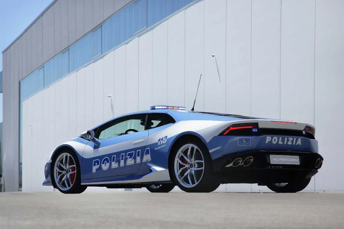 Le Lamborghini in divisa: tutti i modelli per la Polizia Stradale in 20 anni (2)