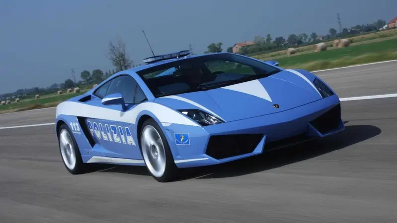 Le Lamborghini in divisa: tutti i modelli per la Polizia Stradale in 20 anni