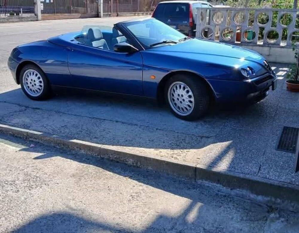 Alfa Romeo spider GTV 916 twin Spark 16 V d'epoca a Cremona (5)