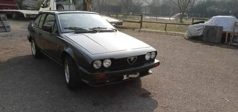 Alfa Romeo Alfetta GTV 2.0 130 CV d&#039;epoca del 1981 a Soresina