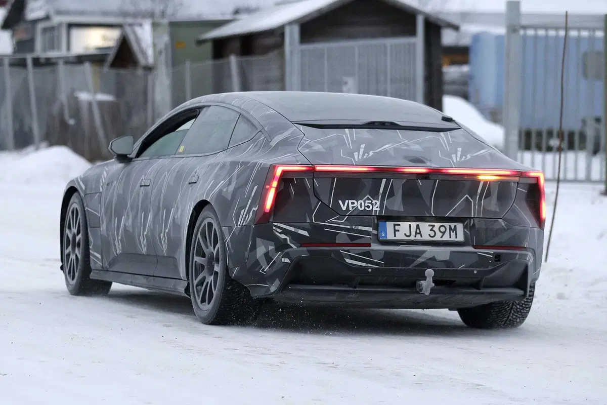 Polestar 5: l'elettrica che sfida Porsche Taycan e Tesla Model S [Foto Spia] (12)