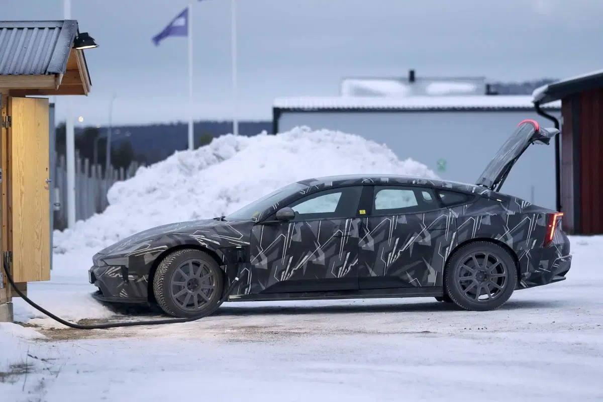 Polestar 5: l'elettrica che sfida Porsche Taycan e Tesla Model S [Foto Spia] (15)