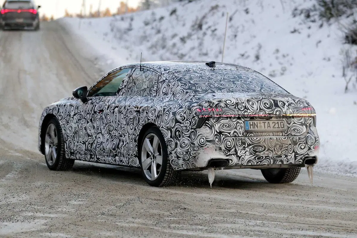 Audi A7: ecco la nuova generazione vista da vicino [Foto Spia] (22)