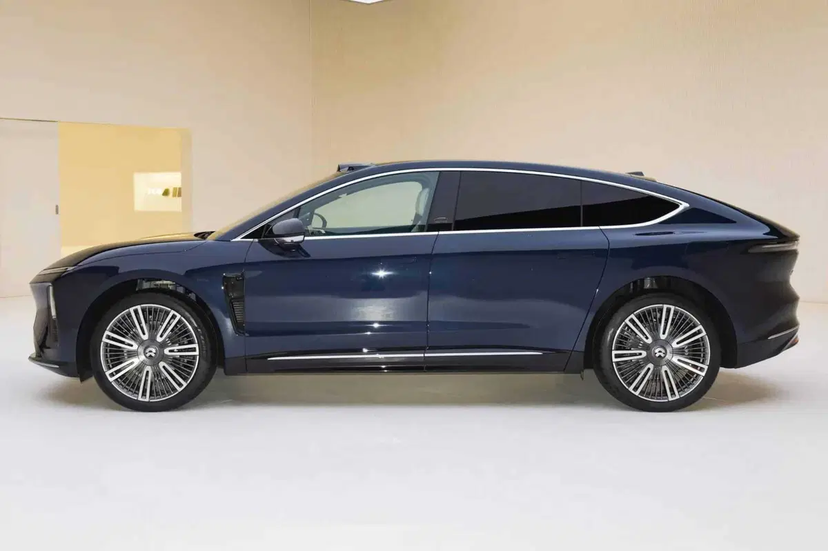 Non solo auto elettriche economiche, in Cina arrivano anche le vetture Premium: ecco la NIO ET9 (6)