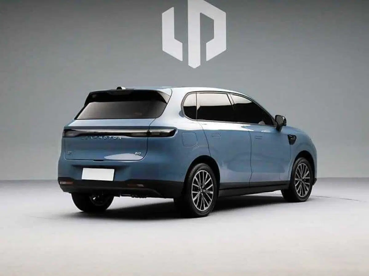 Stellantis ha un'altra elettrica cinese per l'Europa, è la Leapmotor B10 | Caratteristiche e foto spia (4)