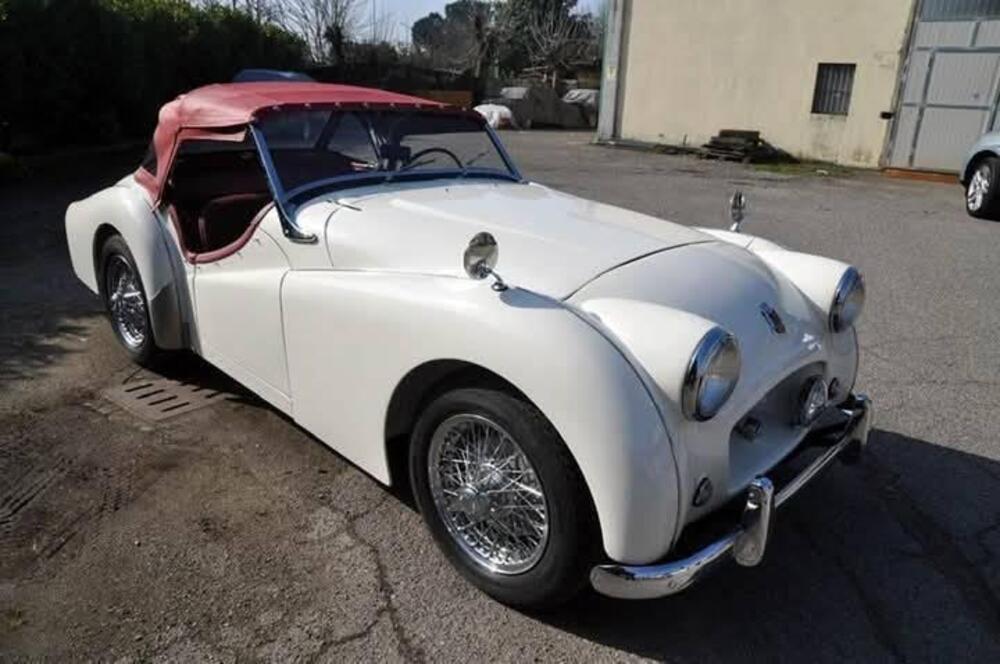 Triumph TR 2 d'epoca a Cremona