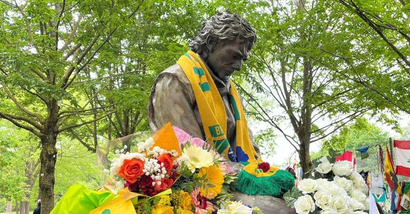 F1. Autodromo Enzo e Dino Ferrari di Imola, vandali in azione al monumento di Ayrton Senna 