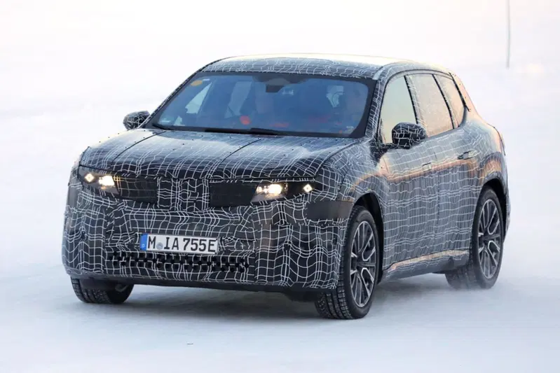 Foto spia BMW iX3
