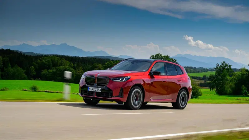 BMW X3 M50: quasi una X5, 250 all'ora e vicina ai 90 k [VIDEO] 