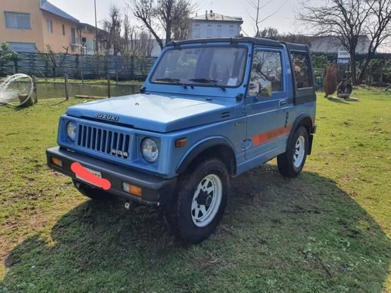 Suzuki Santana SJ 410 ASI d&#039;epoca del 1986 a Soresina