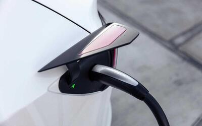 Lo &quot;sciopero&quot; ai Supercharger in Svezia, centinaia di Tesla in fila [VIDEO]