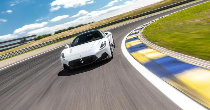 Maserati, unico marchio italiano al CES di Las Vegas: MC20 Cielo senza pilota e Grecale