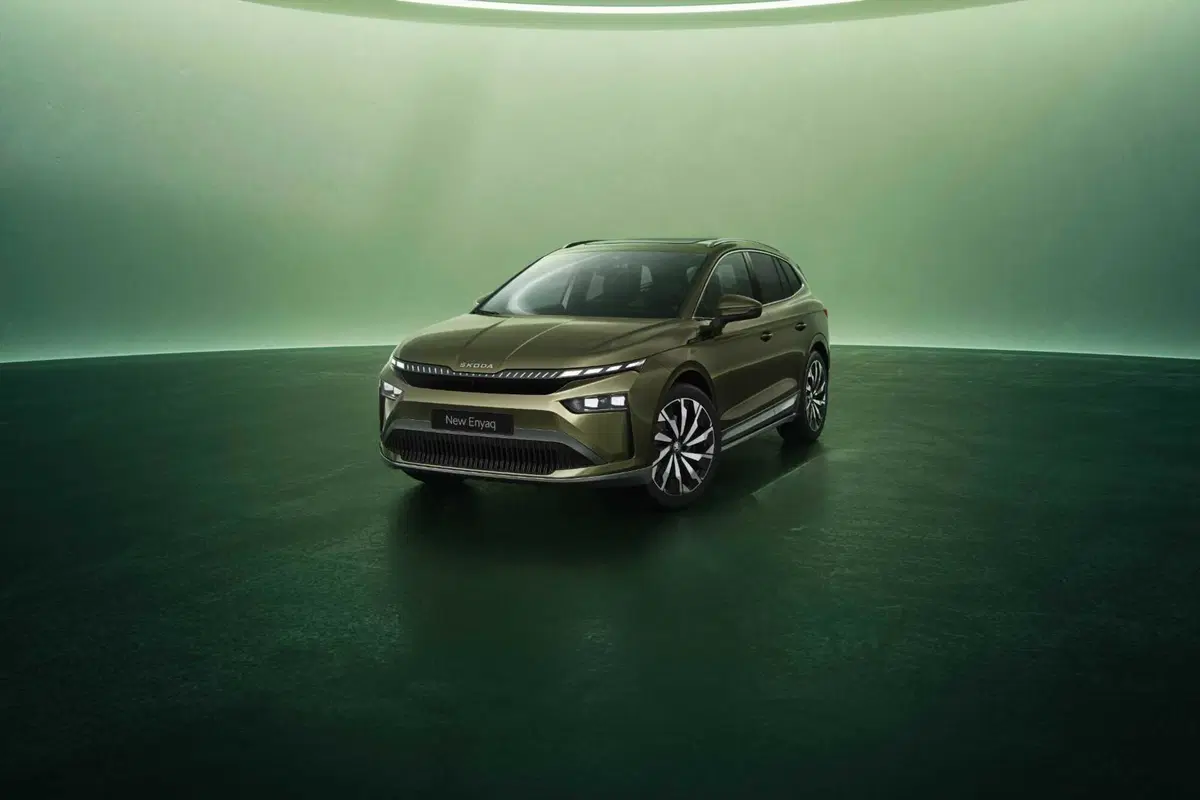 Skoda Enyaq 2025: il restyling è totale e l'autonomia cresce [VIDEO]
