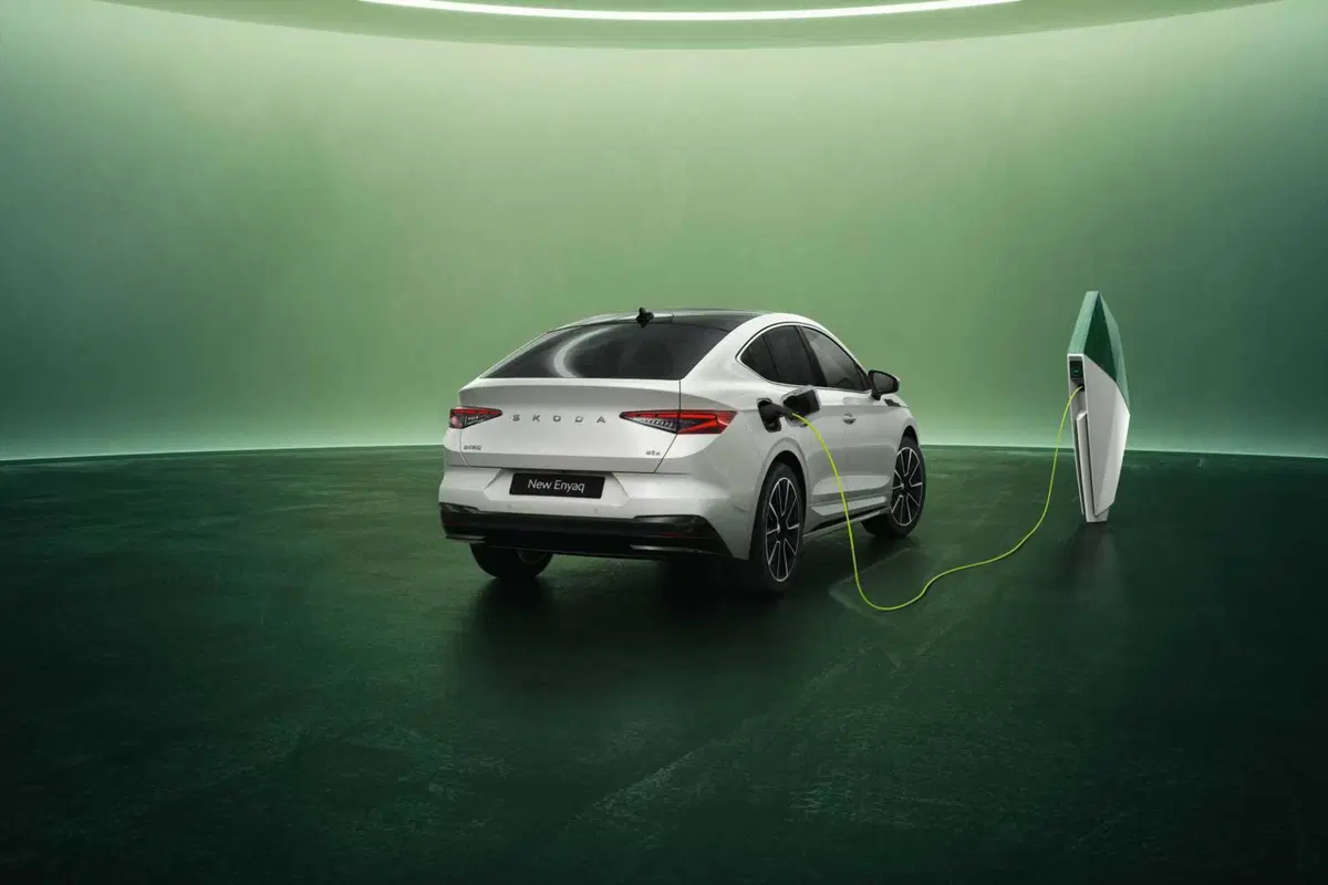 Skoda Enyaq 2025: il restyling è totale e l'autonomia cresce [VIDEO] (3)