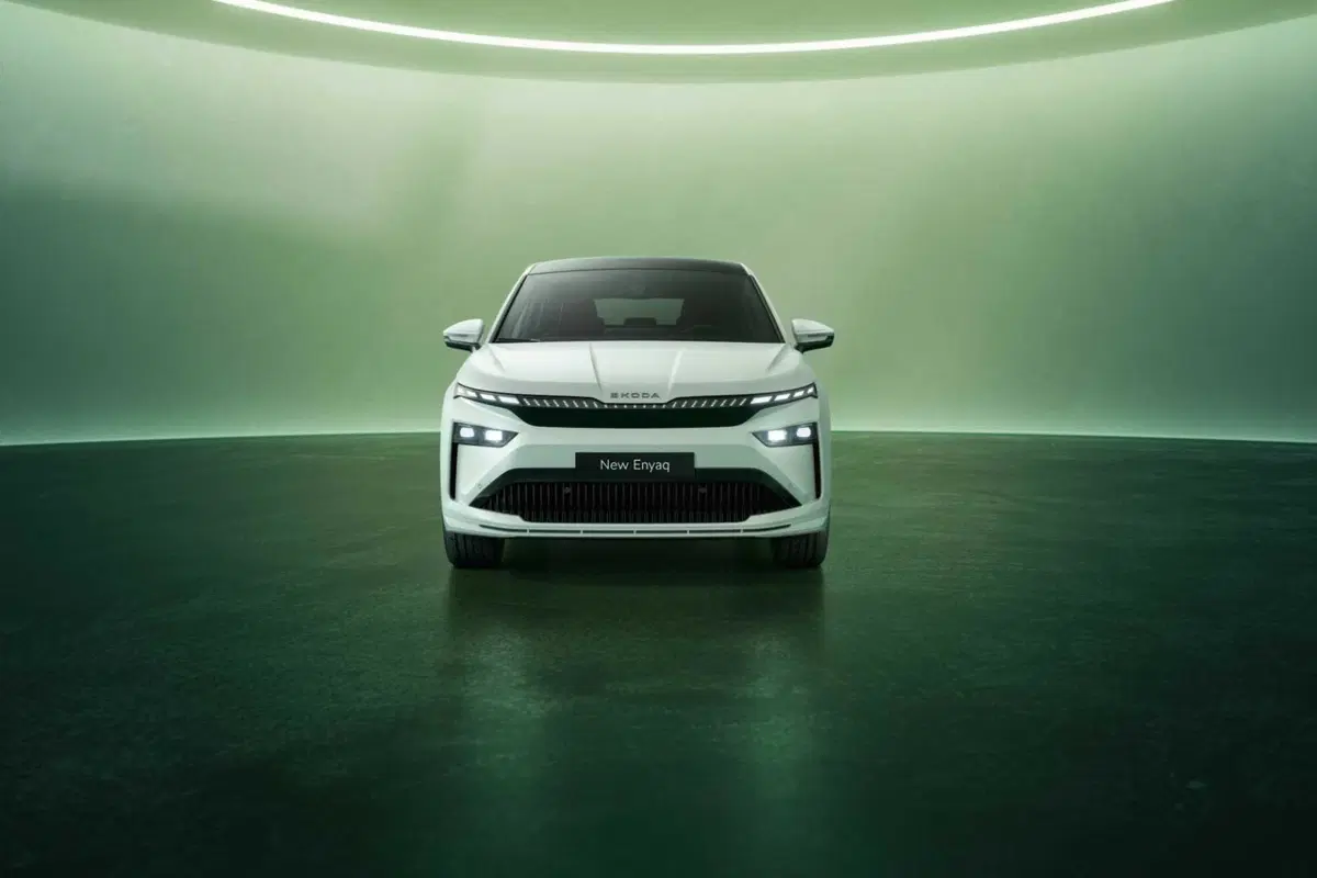 Skoda Enyaq 2025: il restyling è totale e l'autonomia cresce [VIDEO] (10)