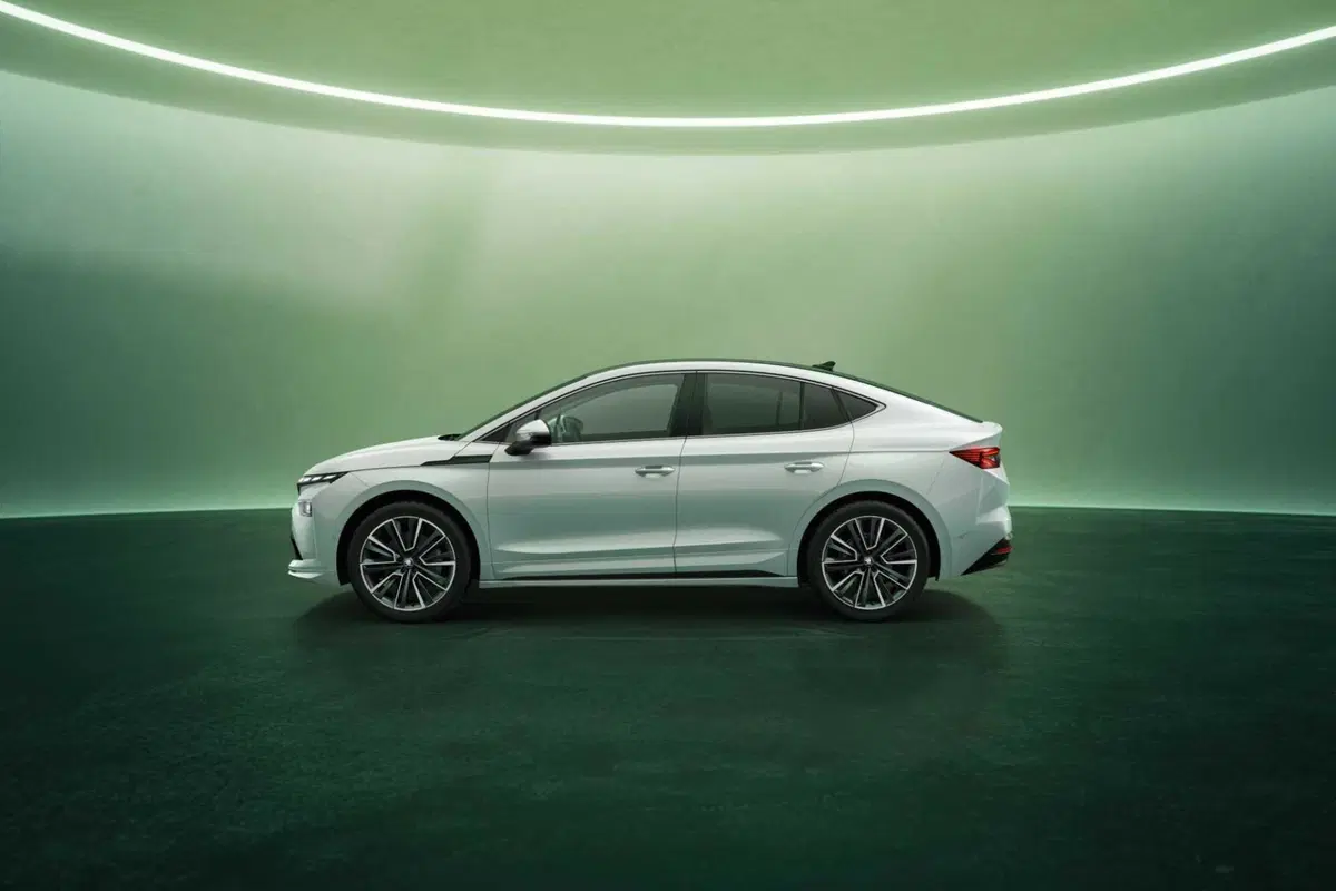 Skoda Enyaq 2025: il restyling è totale e l'autonomia cresce [VIDEO] (12)