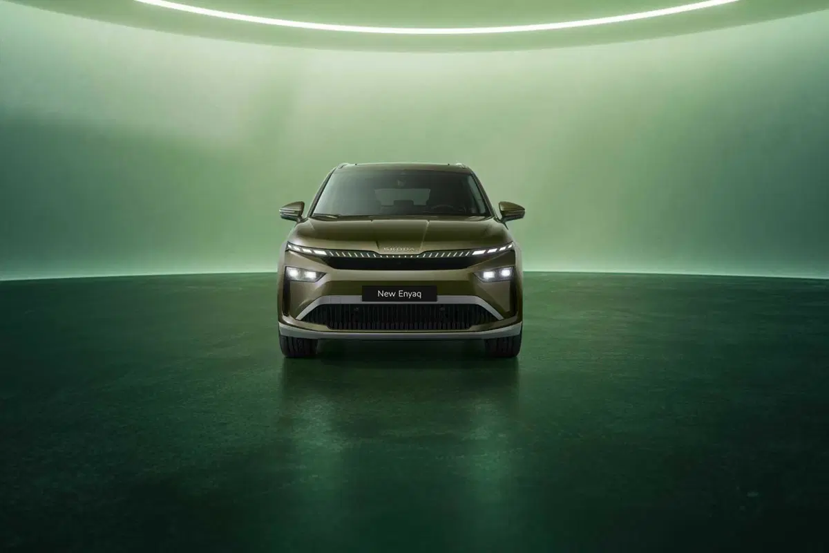 Skoda Enyaq 2025: il restyling è totale e l'autonomia cresce [VIDEO] (17)