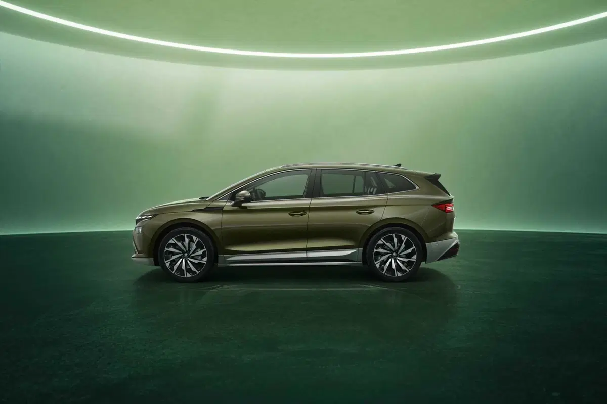 Skoda Enyaq 2025: il restyling è totale e l'autonomia cresce [VIDEO] (19)