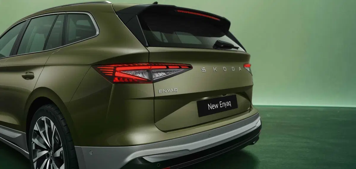 Skoda Enyaq 2025: il restyling è totale e l'autonomia cresce [VIDEO] (21)
