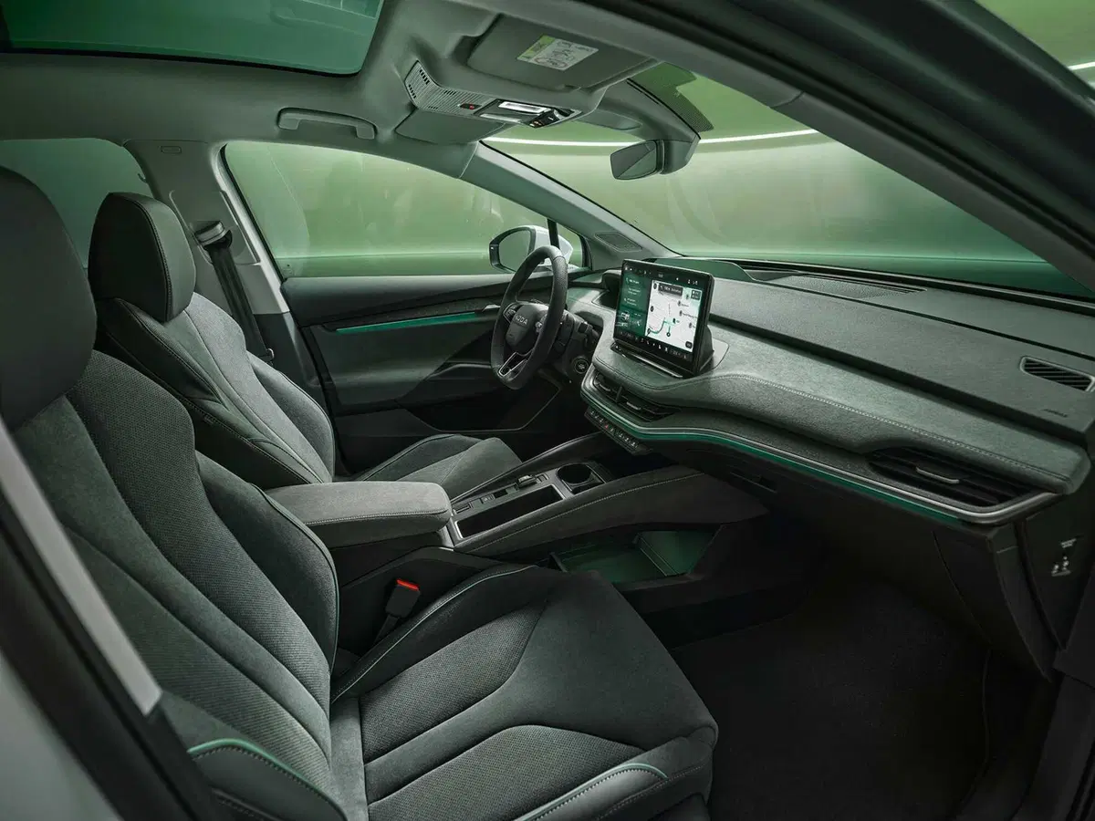 Skoda Enyaq 2025: il restyling è totale e l'autonomia cresce [VIDEO] (24)