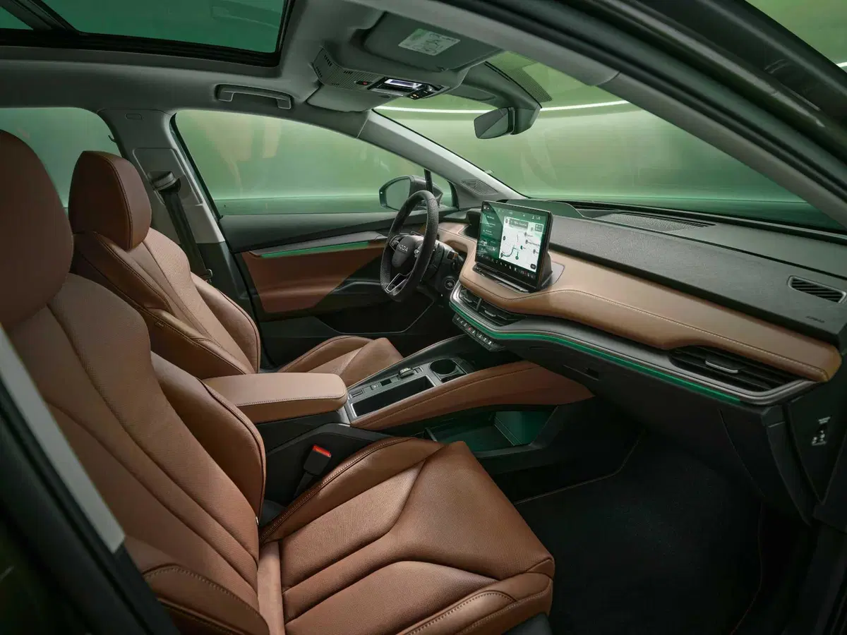 Skoda Enyaq 2025: il restyling è totale e l'autonomia cresce [VIDEO] (25)