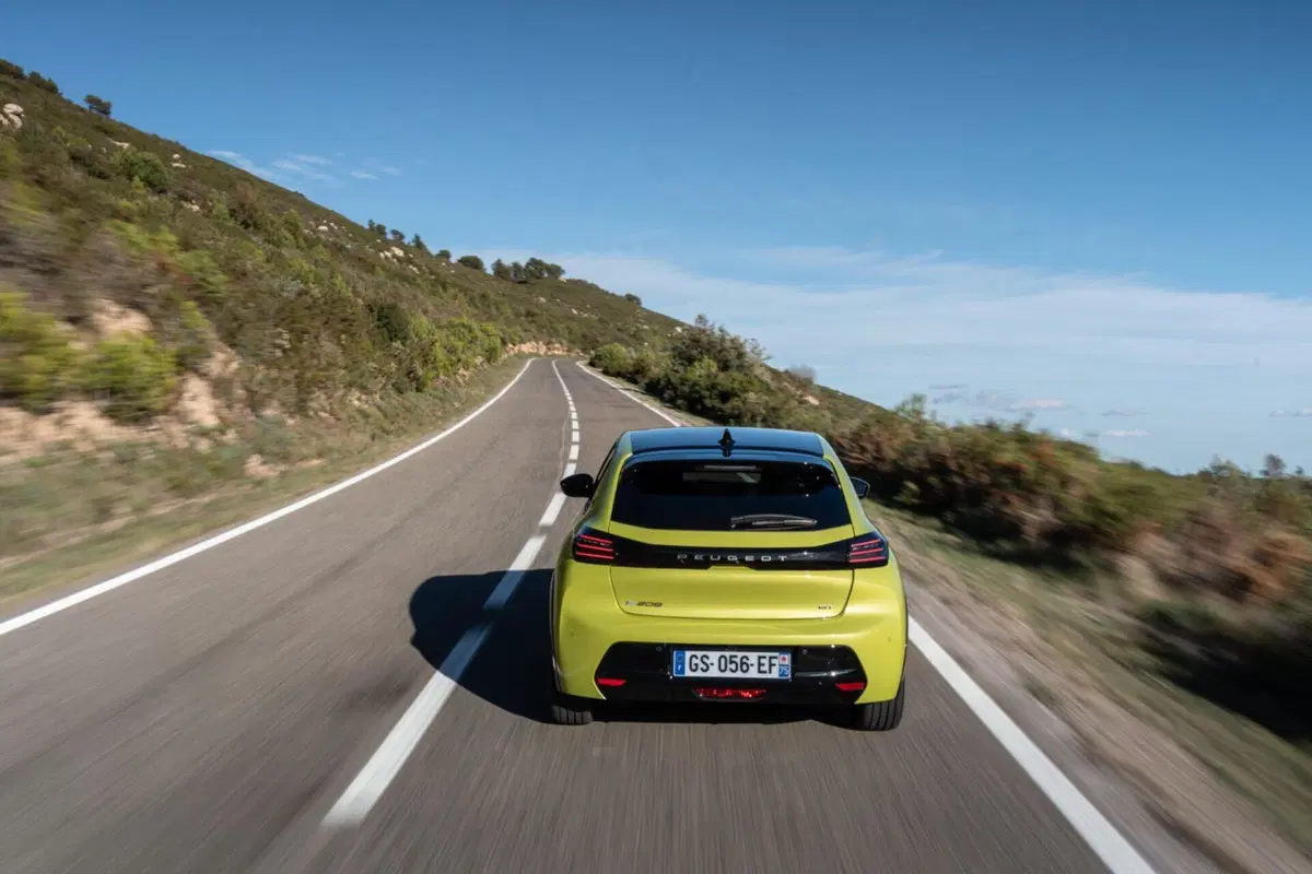 Peugeot 208: motorizzazioni, allestimenti, optional e prezzi. Guida all’acquisto (6)
