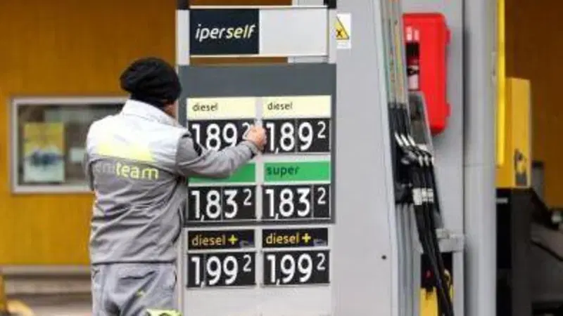 Aumenti del gasolio, il barile scende, le accise pesano 