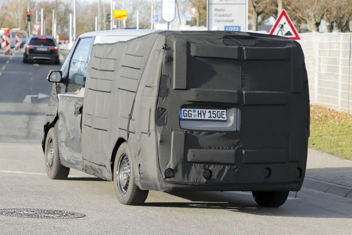 KIA PV5: la nuova proposta elettrica per il mercato europeo dei van commerciali [Foto Spia] (9)