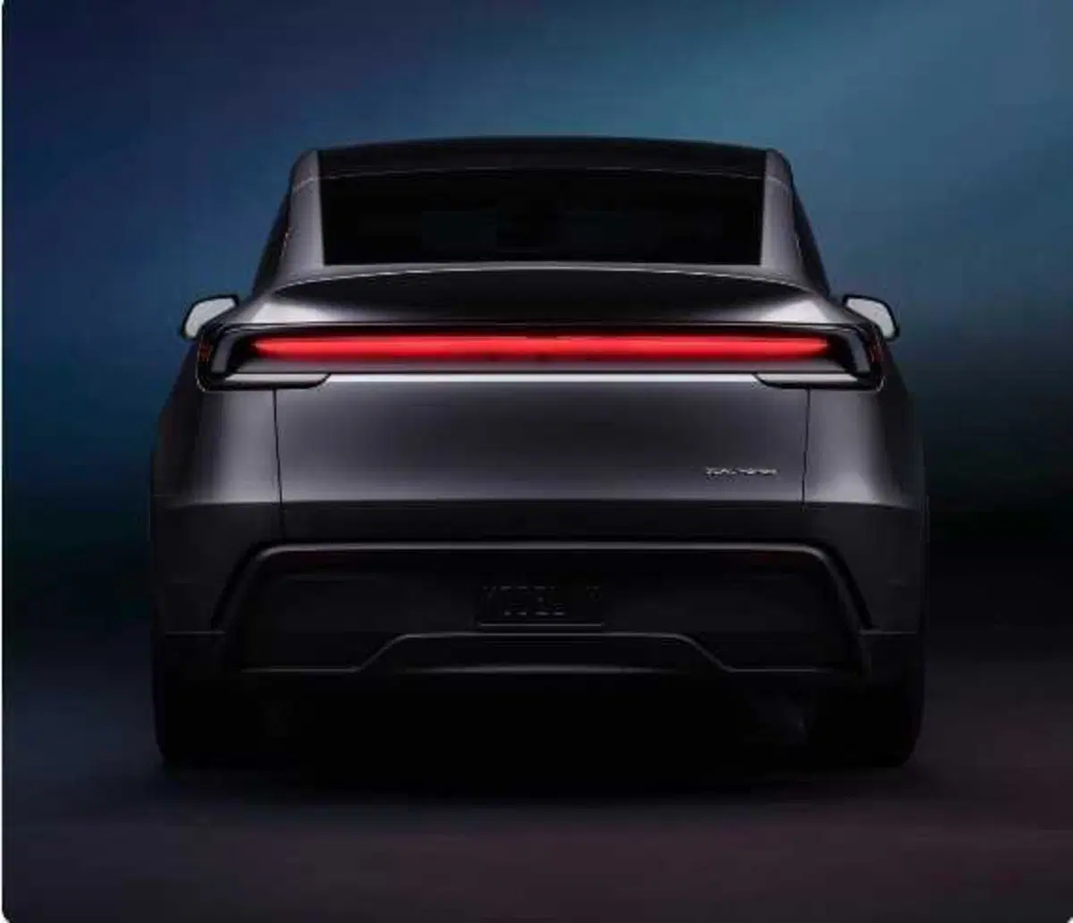Tesla Model Y 2025 Juniper, ecco il debutto in Cina: potrebbe farvi cambiare idea sull'auto elettrica? (12)