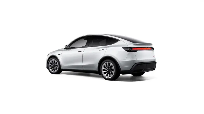 Il posteriore della nuova Tesla Model Y 2025