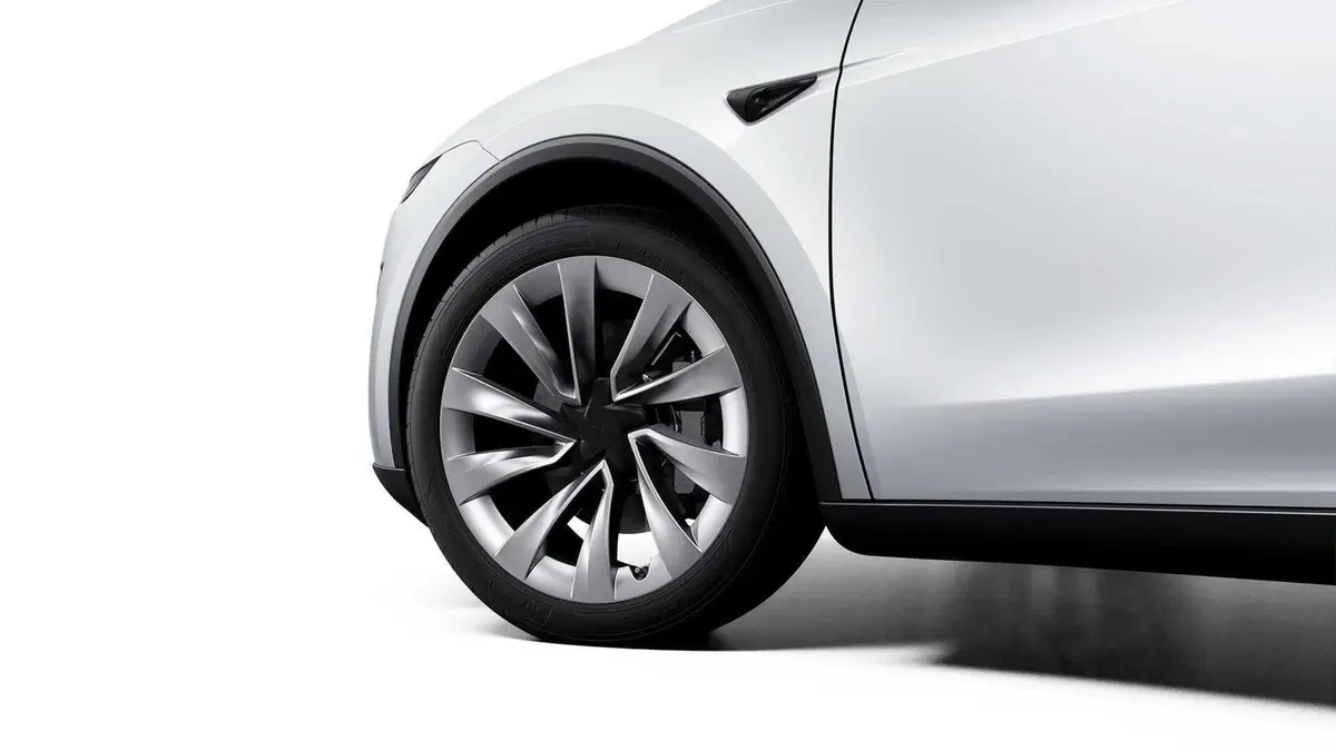 Tesla Model Y 2025 Juniper, ecco il debutto in Cina: potrebbe farvi cambiare idea sull'auto elettrica? (23)