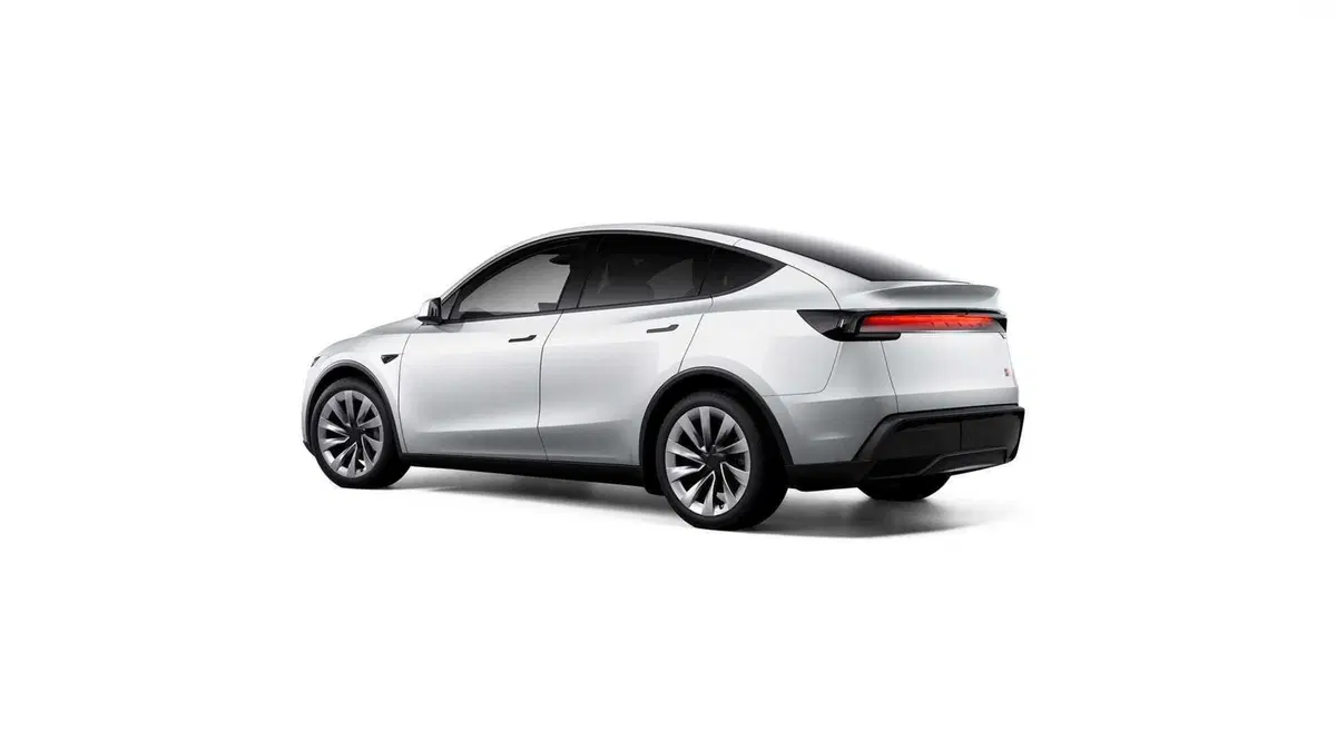 Tesla Model Y 2025 Juniper, ecco il debutto in Cina: potrebbe farvi cambiare idea sull'auto elettrica? (24)