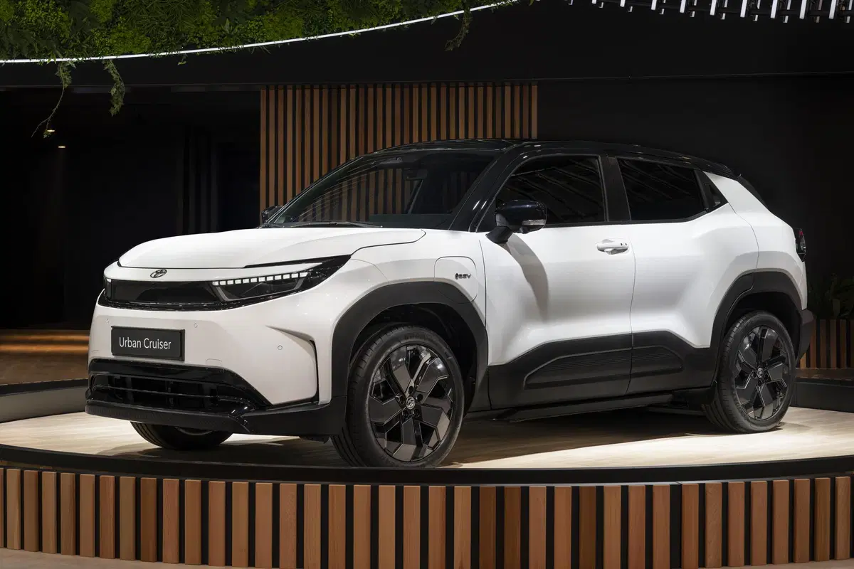 Toyota Urban Cruiser 2025 | Solo ELETTRICA...affianca YARIS Cross [VIDEO]