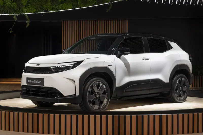 Toyota Urban Cruiser 2025 | Solo ELETTRICA...affianca YARIS Cross [VIDEO]
