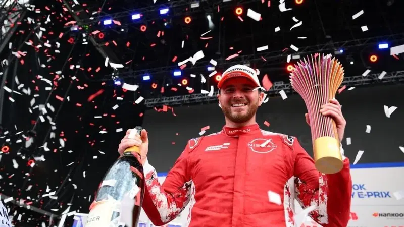 Formula E. Oliver Rowland conquista l'E-Prix di Citt&agrave; del Messico 2025