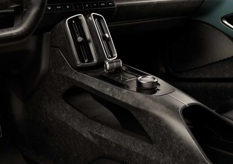 Aston Martin Valhalla (2024-->>) (17)