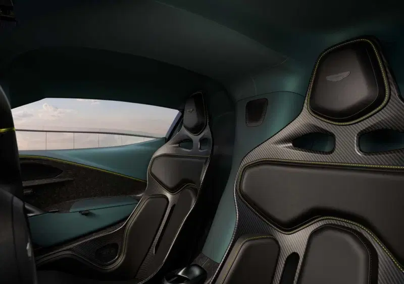 Aston Martin Valhalla (2024-->>) (15)