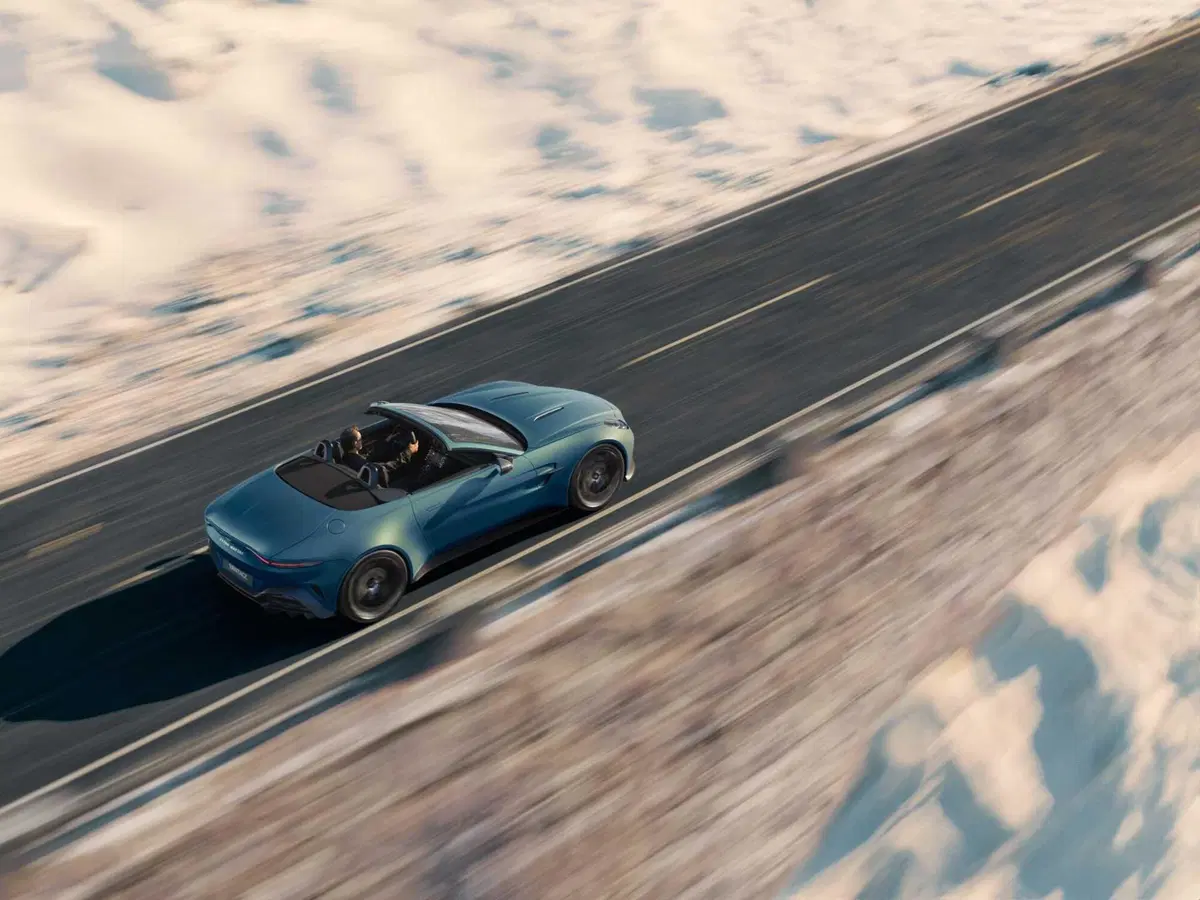 Aston Martin Vantage Roadster: l'8 cilindri da 665 CV si toglie il tetto  (2)