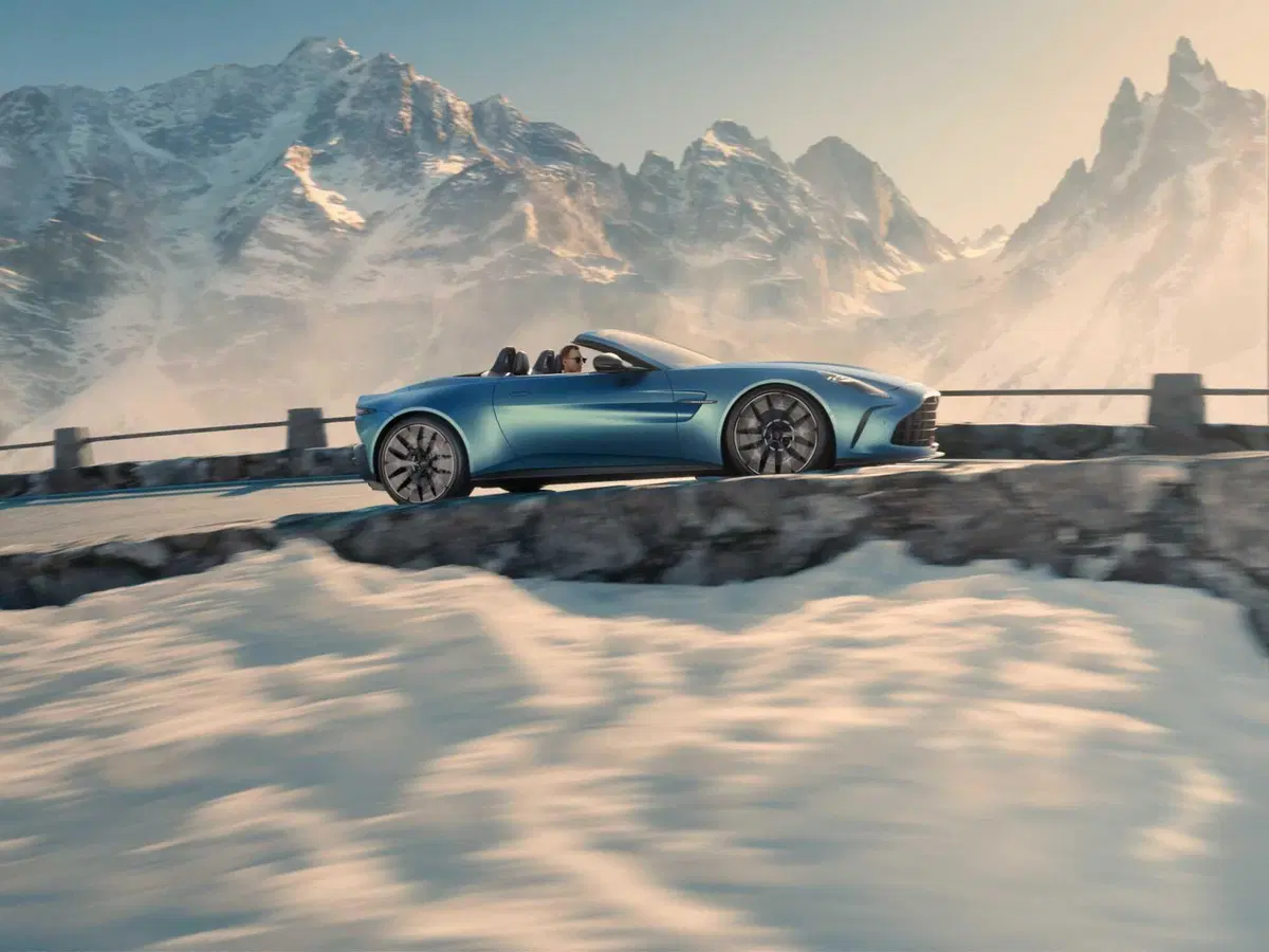Aston Martin Vantage Roadster: l'8 cilindri da 665 CV si toglie il tetto  (3)