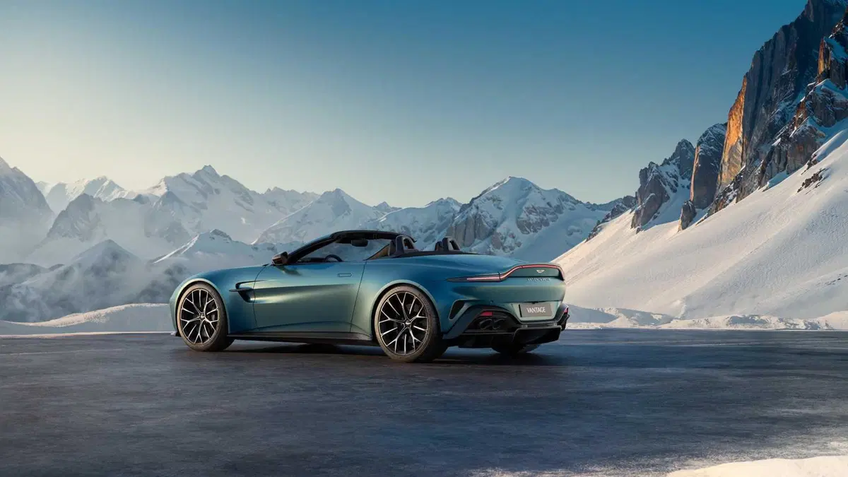 Aston Martin Vantage Roadster: l'8 cilindri da 665 CV si toglie il tetto  (5)
