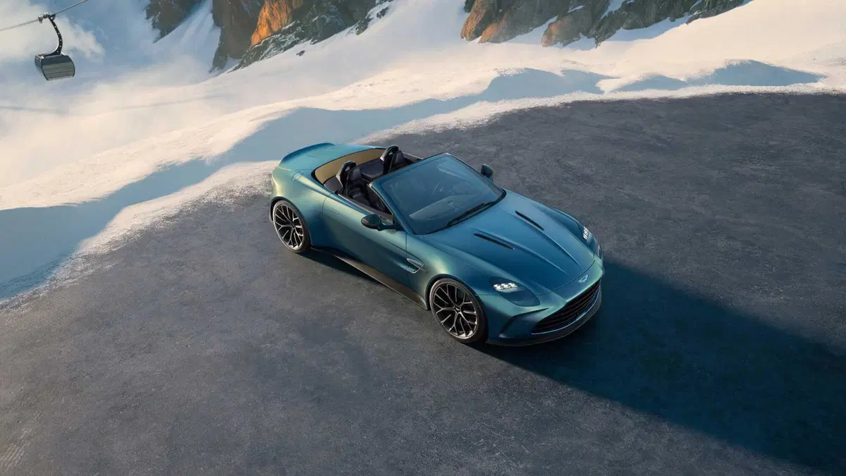 Aston Martin Vantage Roadster: l'8 cilindri da 665 CV si toglie il tetto  (6)