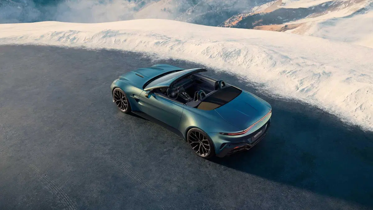 Aston Martin Vantage Roadster: l'8 cilindri da 665 CV si toglie il tetto  (7)