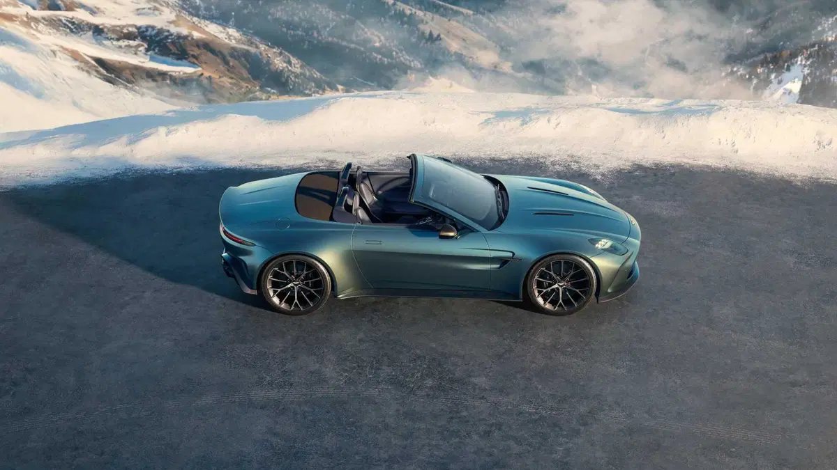 Aston Martin Vantage Roadster: l'8 cilindri da 665 CV si toglie il tetto  (10)