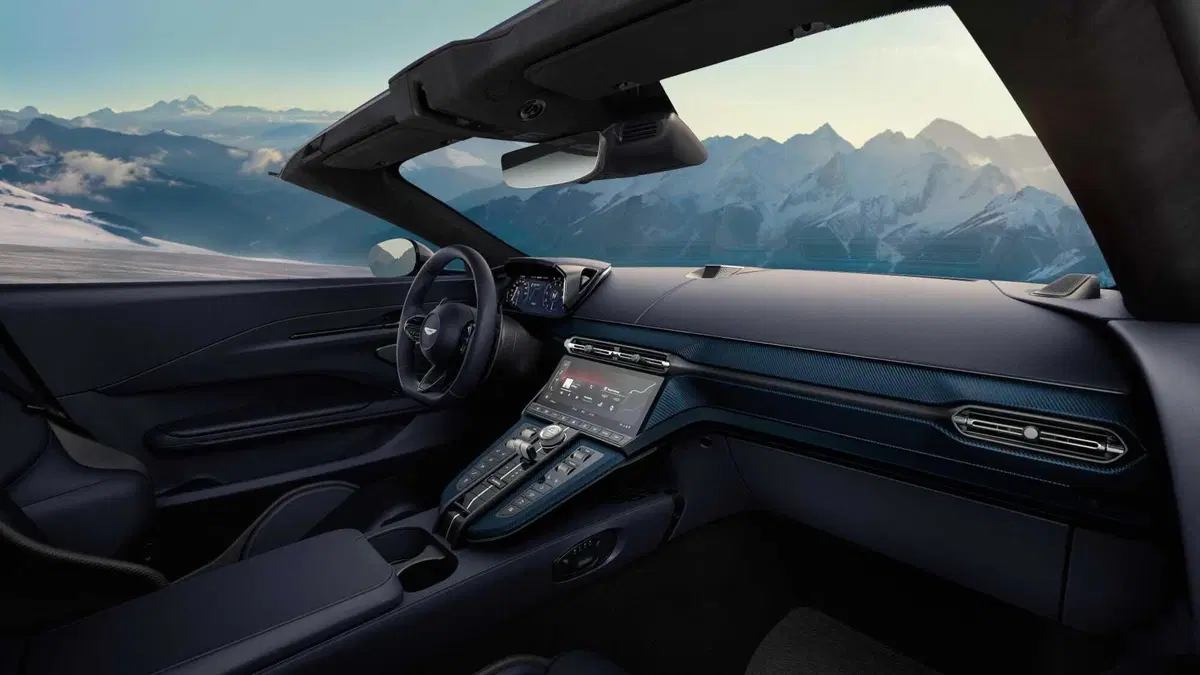 Aston Martin Vantage Roadster: l'8 cilindri da 665 CV si toglie il tetto  (13)