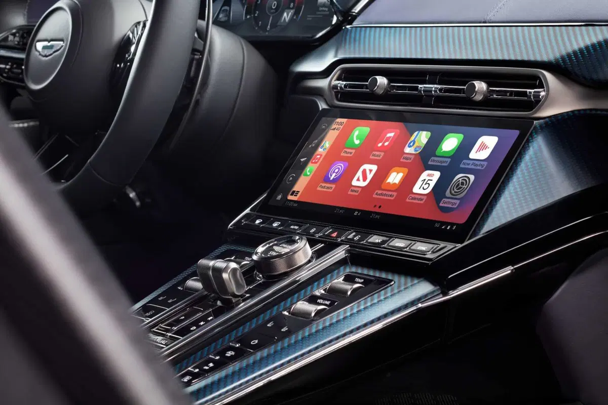 Aston Martin Vantage Roadster: l'8 cilindri da 665 CV si toglie il tetto  (16)