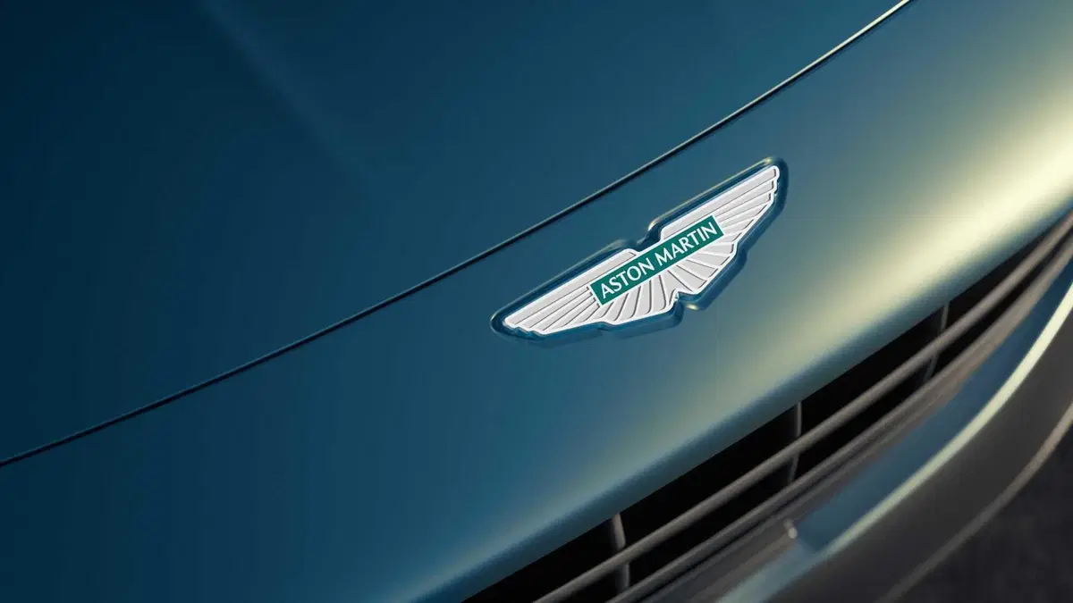 Aston Martin Vantage Roadster: l'8 cilindri da 665 CV si toglie il tetto  (20)