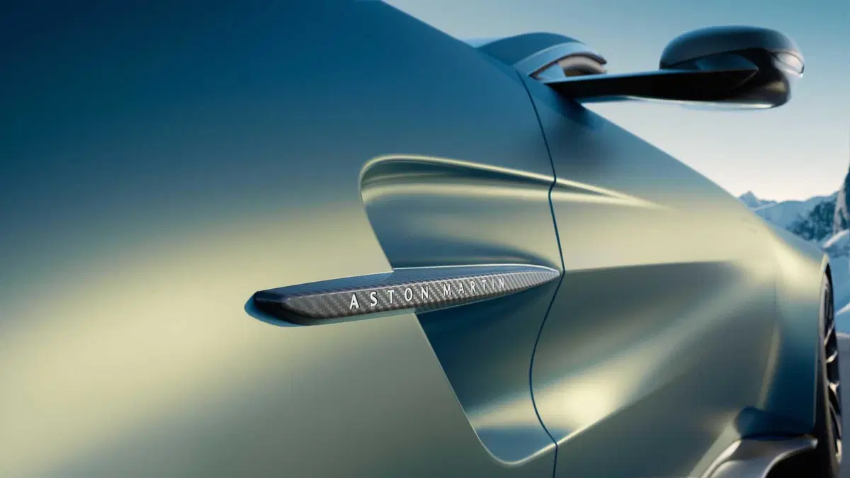Aston Martin Vantage Roadster: l'8 cilindri da 665 CV si toglie il tetto  (21)