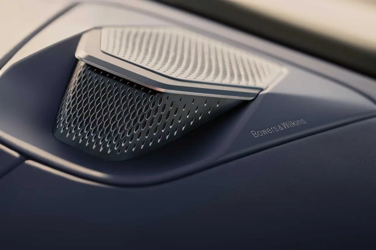 Aston Martin Vantage Roadster: l'8 cilindri da 665 CV si toglie il tetto  (22)