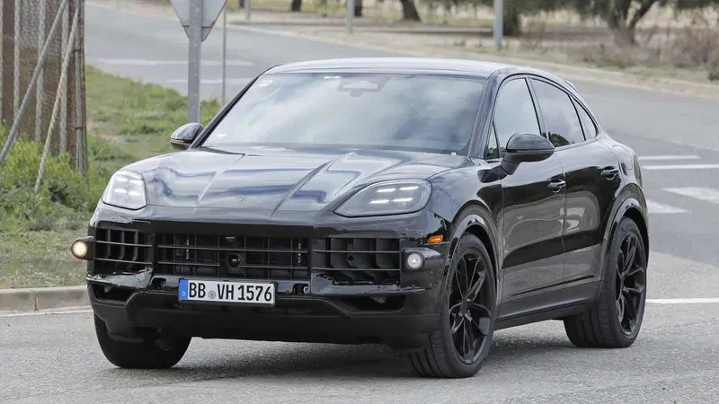 Porsche Cayenne: il futuro della combustione e il passaggio all'elettrico [Foto Spia]