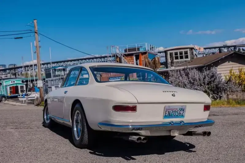 Il retro della Ferrari 330 GT 2+2 di Enzo Ferrari